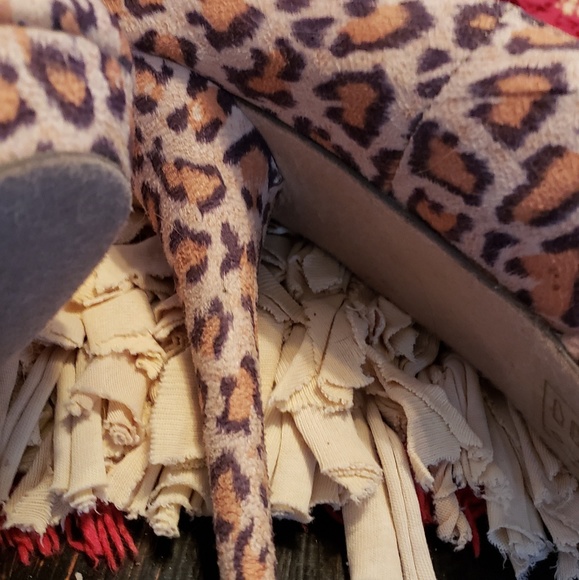 Heels - Picture 4 of 6